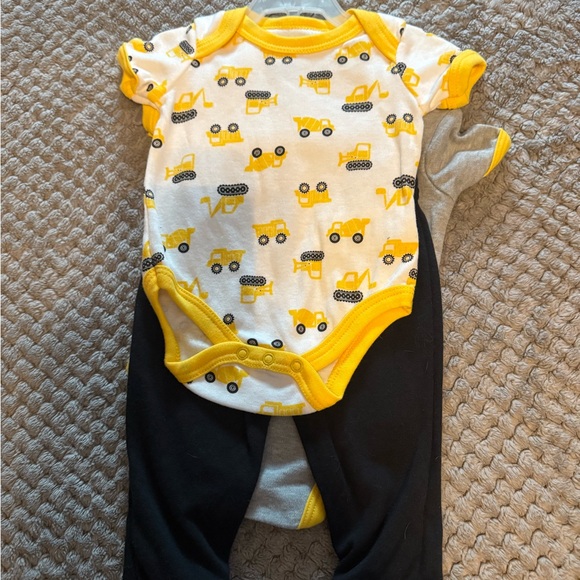 Swiggles Baby Boy 3-Piece Outfit Set 0-3M “I Dig Mommy” Onsies & Pants - Picture 5 of 6